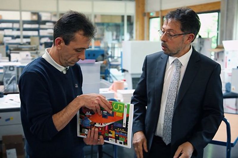 President of Ingenidoc talking about applications of VarioPrint i300